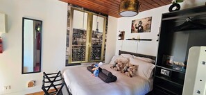 1 bedroom, in-room safe, iron/ironing board, WiFi - The Ratatouille family room, 5 minutes from Disneyland Paris! (Isles-lès-Villenoy)