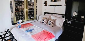 1 bedroom, in-room safe, iron/ironing board, WiFi - The Ratatouille family room, 5 minutes from Disneyland Paris! (Isles-lès-Villenoy)