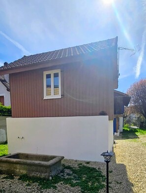 Property grounds - Ratatouille family room including breakfast (Isles-lès-Villenoy)