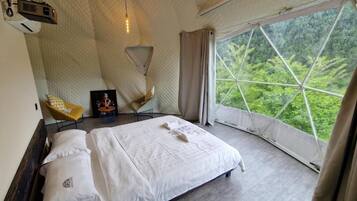 Tente, balcon, vue montagne