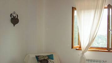 3 Schlafzimmer, Schreibtisch, Bügeleisen/Bügelbrett, Reisekinderbett