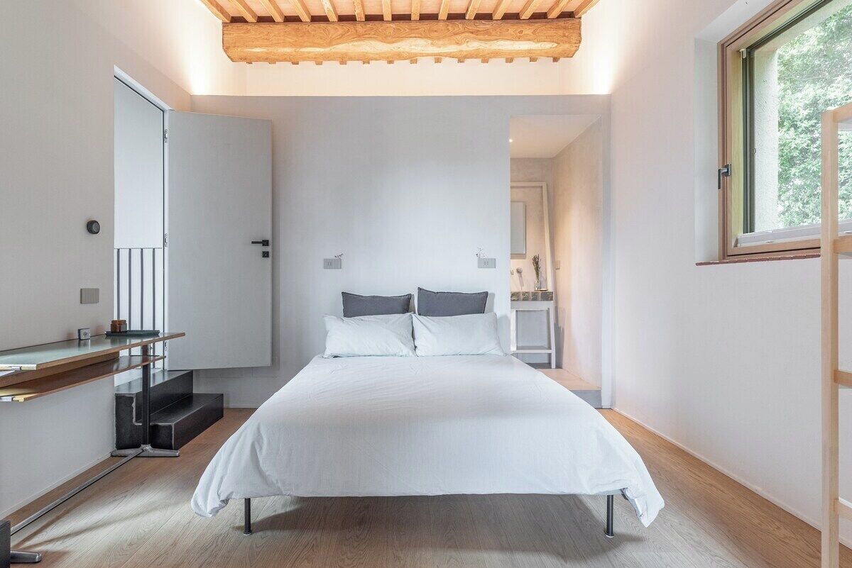 2 bedrooms, desk, travel cot, free WiFi