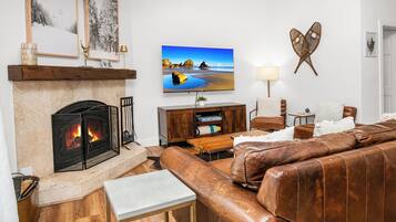 TV, caminetto