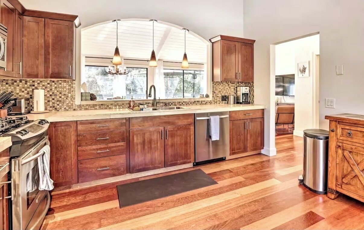 Micro-ondes, four, plaque de cuisson, lave-vaisselle