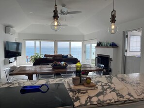 Interior - "MasterView" a Waterfront Retreat - 2 Bed/2Bath Home on the Sea with Hot Tub (Sandys)