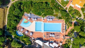An aerial view of a resort with multiple swimming pools, sun loungers, and a large landscaped area. - Riva degli Etruschi Villa Ansonica 3 beds (San Vincenzo)