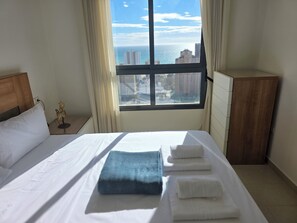 2 bedrooms, iron/ironing board, free WiFi, bed sheets - apartment with sea views Levante beach - Swimming pools, parking and free Wifi (Benidorm)
