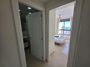 2 bedrooms, iron/ironing board, free WiFi, bed sheets - apartment with sea views Levante beach - Swimming pools, parking and free Wifi (Benidorm)