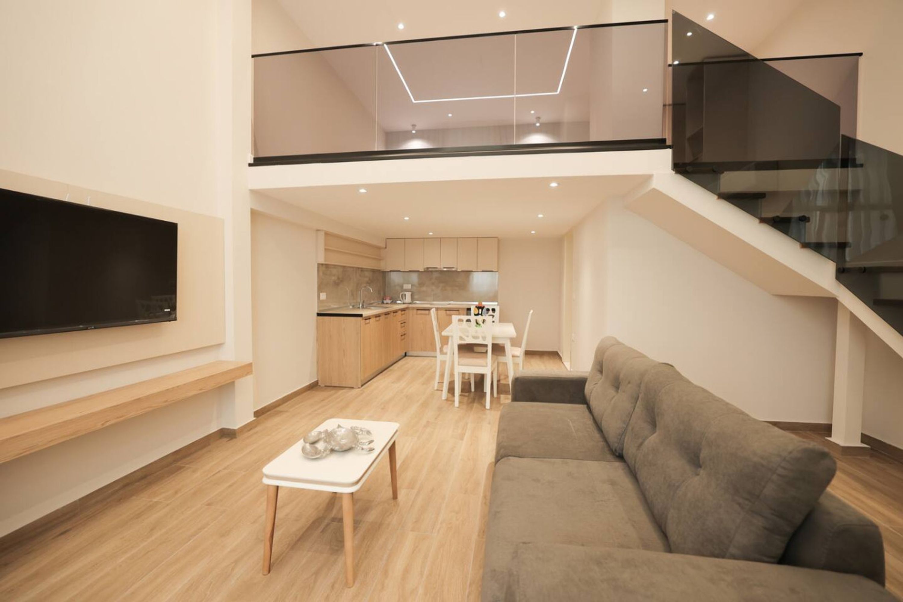 Televisión y oficina 