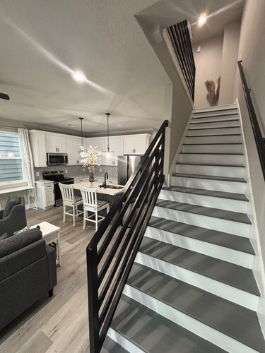 Designed for teams/groups, this home sleeps 10 in separate sturdy wood bunk beds