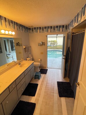 Shower, hair dryer, bidet, towels - Enjoy the Daytona 500 or Bike Week w/ friends at this Port Orange 5 bed home. (Port Orange)