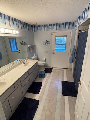 Shower, hair dryer, bidet, towels - Enjoy the Daytona 500 or Bike Week w/ friends at this Port Orange 5 bed home. (Port Orange)