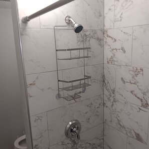 Hair dryer, towels, soap, toilet paper - Perfect 3-bedroom apartment in Waterbury CT (Waterbury)