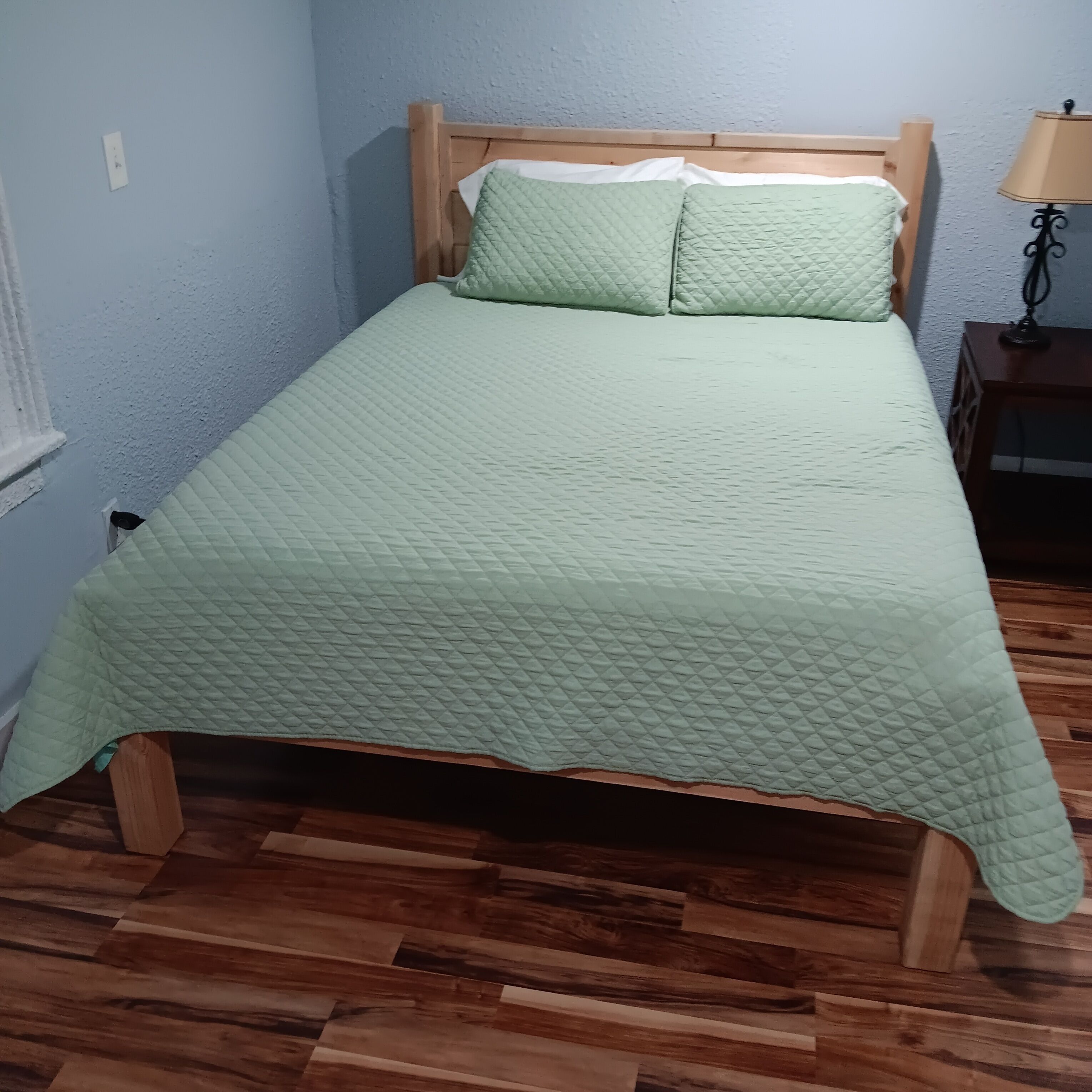 3 多间卧室、WiFi、床单