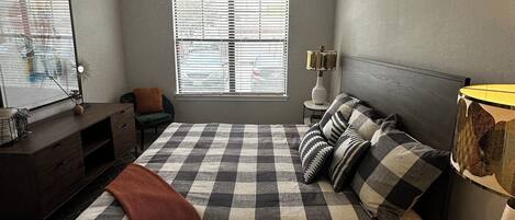 Iron/ironing board, WiFi, bed sheets