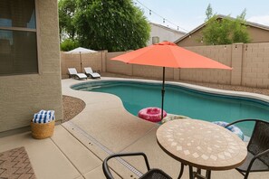 Outdoor pool - Charming 3-bedroom house with AC in adorable Waddell (Waddell)