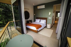 2 chambres, coffres-forts dans les chambres, bureau