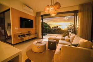 Smart TV - Sunset Villa, Pacific Views, Private Pool & Gym, Near Carara & Jaco, 1hr to SJO (Tarcoles)