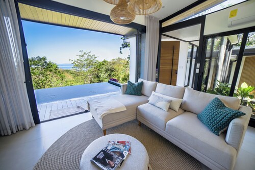 Sunset Villa, Pacific Views, Private Pool & Gym, Near Carara & Jaco, 1hr to SJO