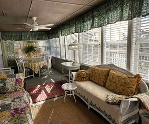 TV - Windswept: Centrally Located with Amazing Decks and Porches (Ocracoke)
