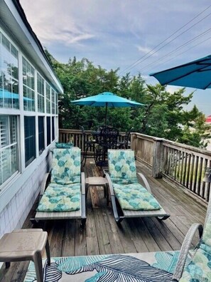 Outdoor dining - Windswept: Centrally Located with Amazing Decks and Porches (Ocracoke)