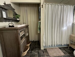 Bathroom - Windswept: Centrally Located with Amazing Decks and Porches (Ocracoke)