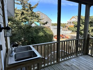 Property grounds - Windswept: Centrally Located with Amazing Decks and Porches (Ocracoke)