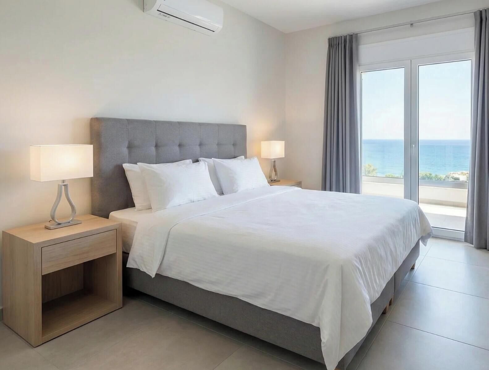 Penthouse Mewah, pemandangan pantai | Meja kerja, tirai kedap cahaya, kedap suara, dan setrika/meja setrika