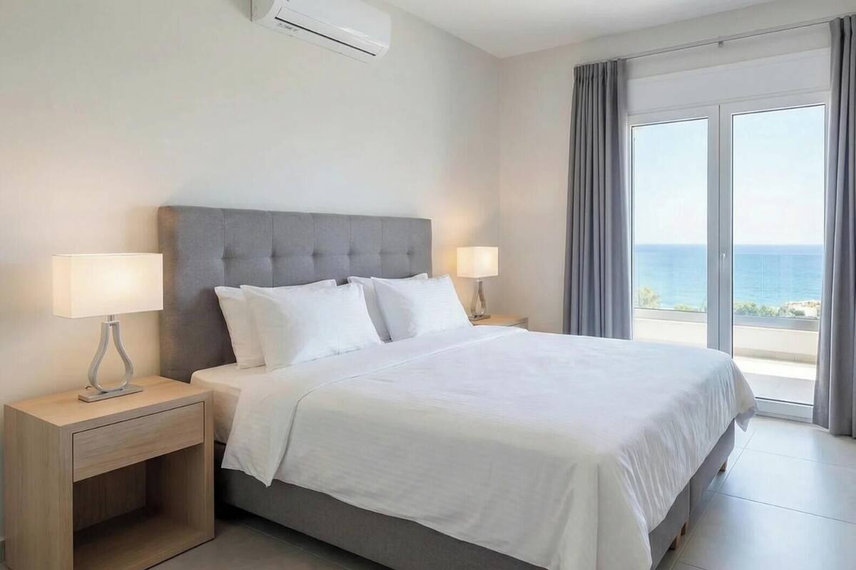 Penthouse Mewah, pemandangan pantai | Meja kerja, tirai kedap cahaya, kedap suara, dan setrika/meja setrika