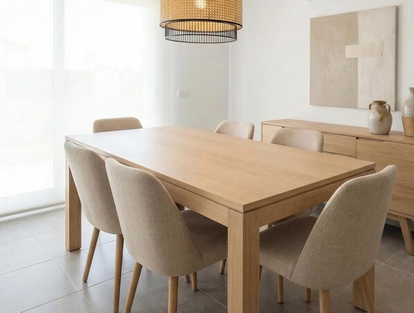 Penthouse de lujo, vista a la playa | Restaurantes