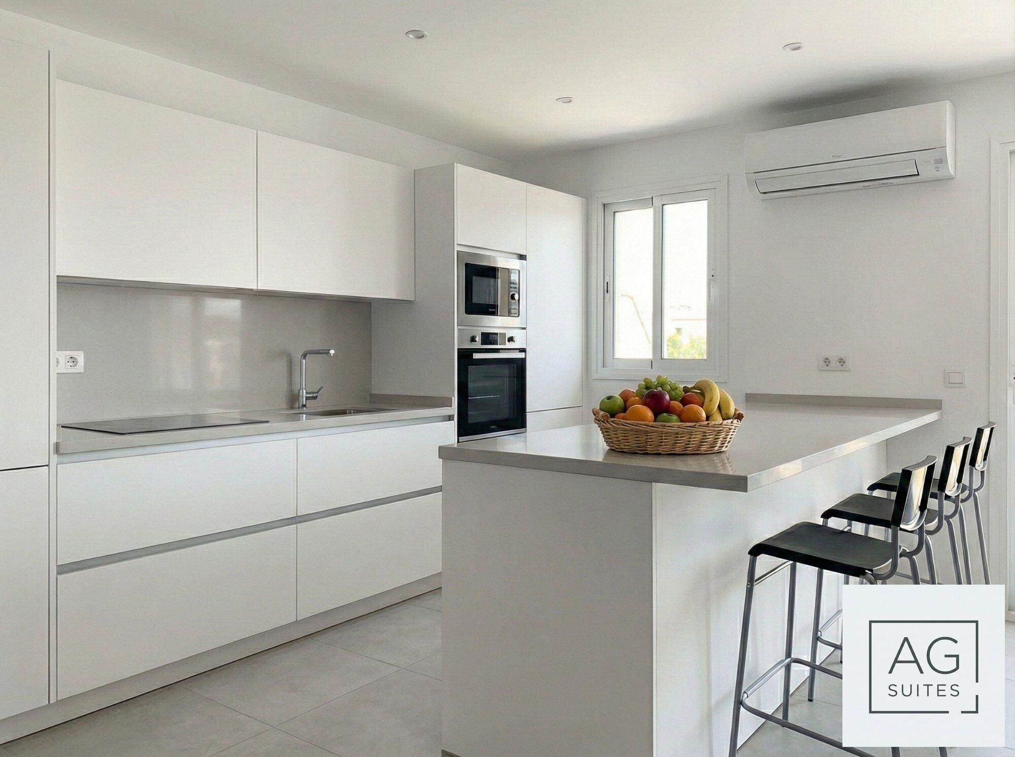 Luxury Penthouse, Beach View | Private kitchen | Full-size fridge, microwave, oven, stovetop