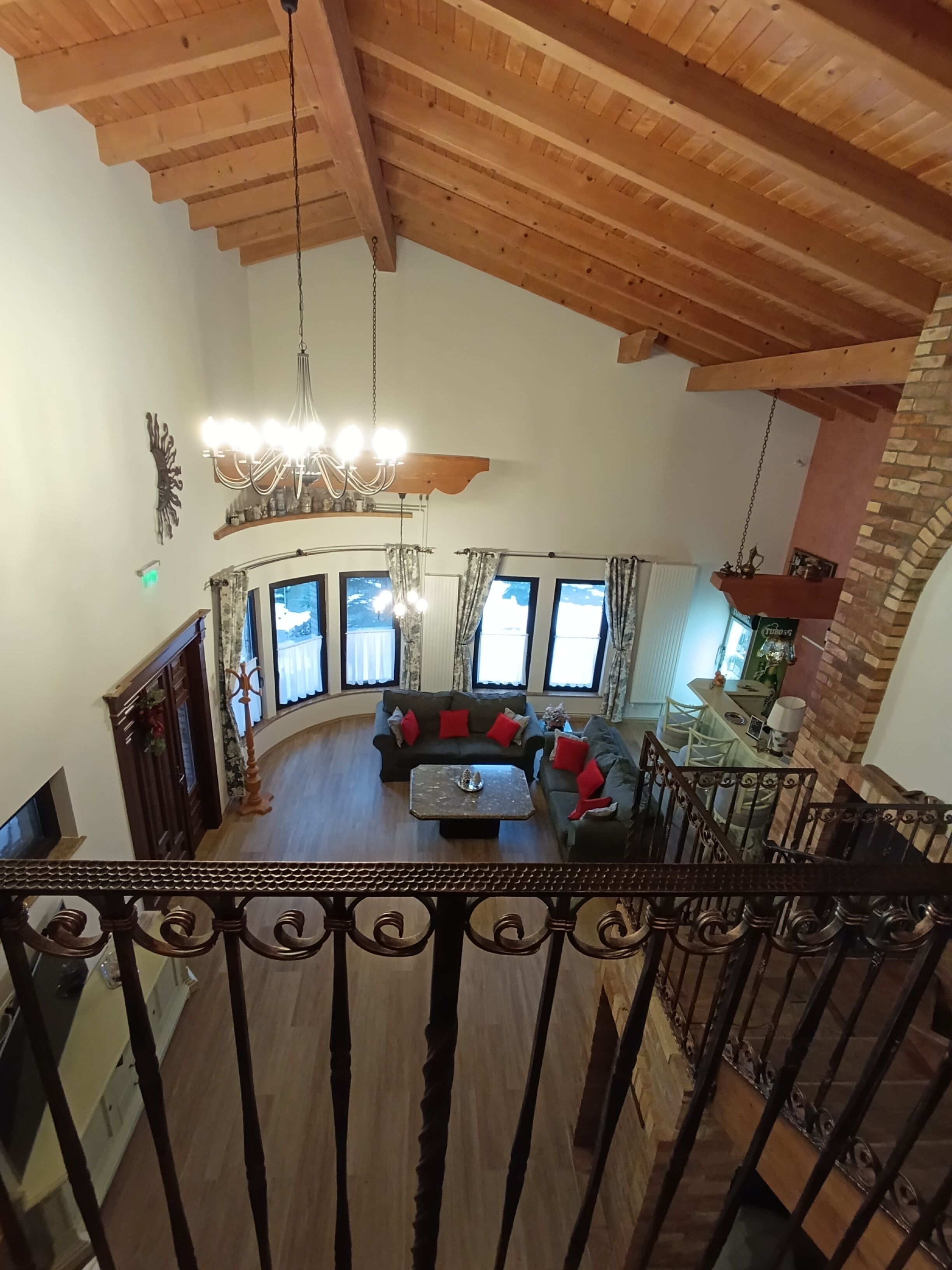 TV connectée de 27 pouces avec chaînes numériques