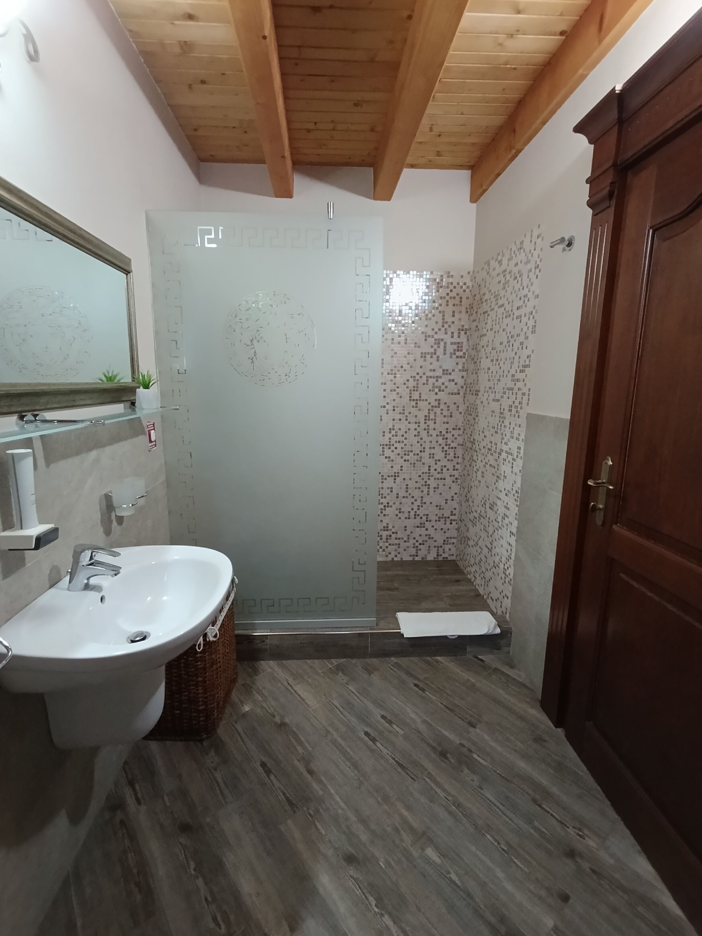 Deluxe Double Room | Bathroom | Bathrobes