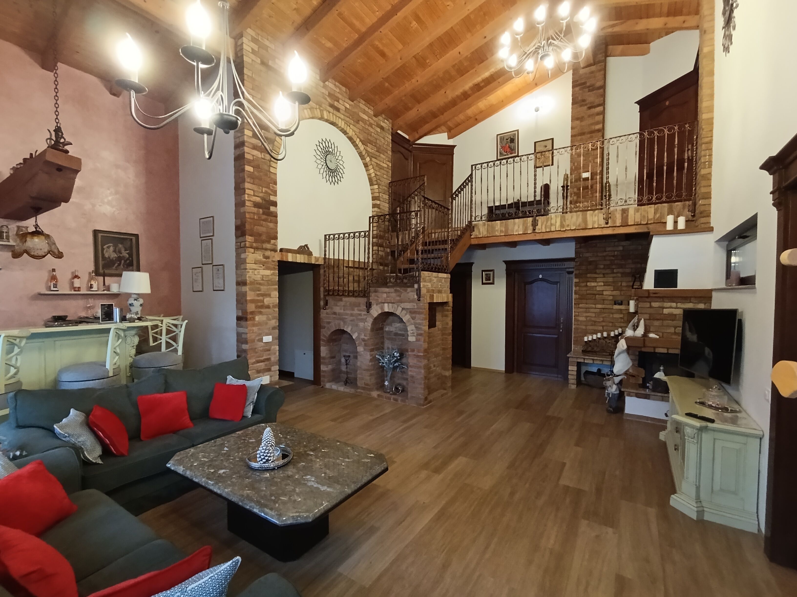 En 27-tommers smart-TV med digitale kanaler