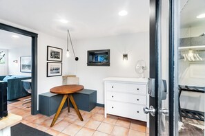 Comfort Studio | Interior - Montlake Studio in Spite House (Seattle)