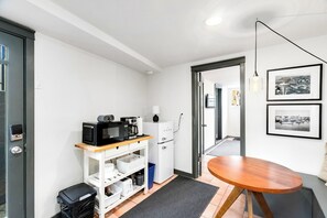 Comfort Studio | Interior - Montlake Studio in Spite House (Seattle)