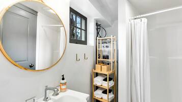 Comfort Studio | Bathroom | Shower, towels, soap, shampoo