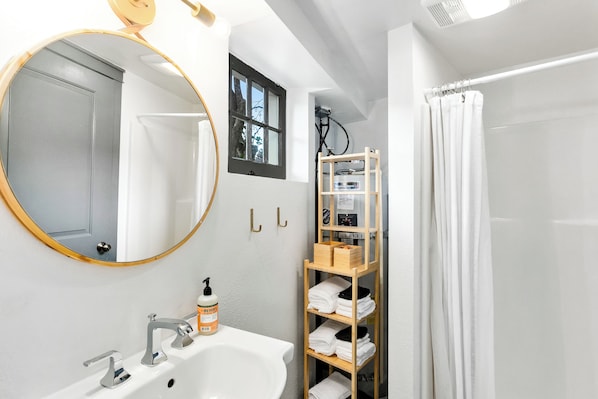 Comfort Studio | Bathroom