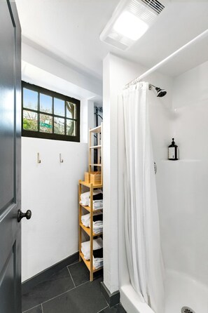 Bathroom - Montlake Studio in Spite House (Seattle)