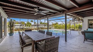 Outdoor dining - Indulge in your Marco Island Haven. (Marco Island)