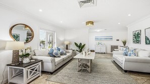 TV - Indulge in your Marco Island Haven. (Marco Island)