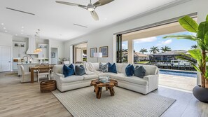 TV - Stunning New Construction Retreat on Marco Island- Close to Beach (Marco Island)