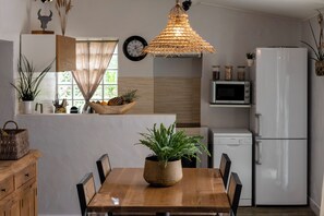 Dining - Charming house in camargue jacuzzi sauna and private pool (Vauvert)