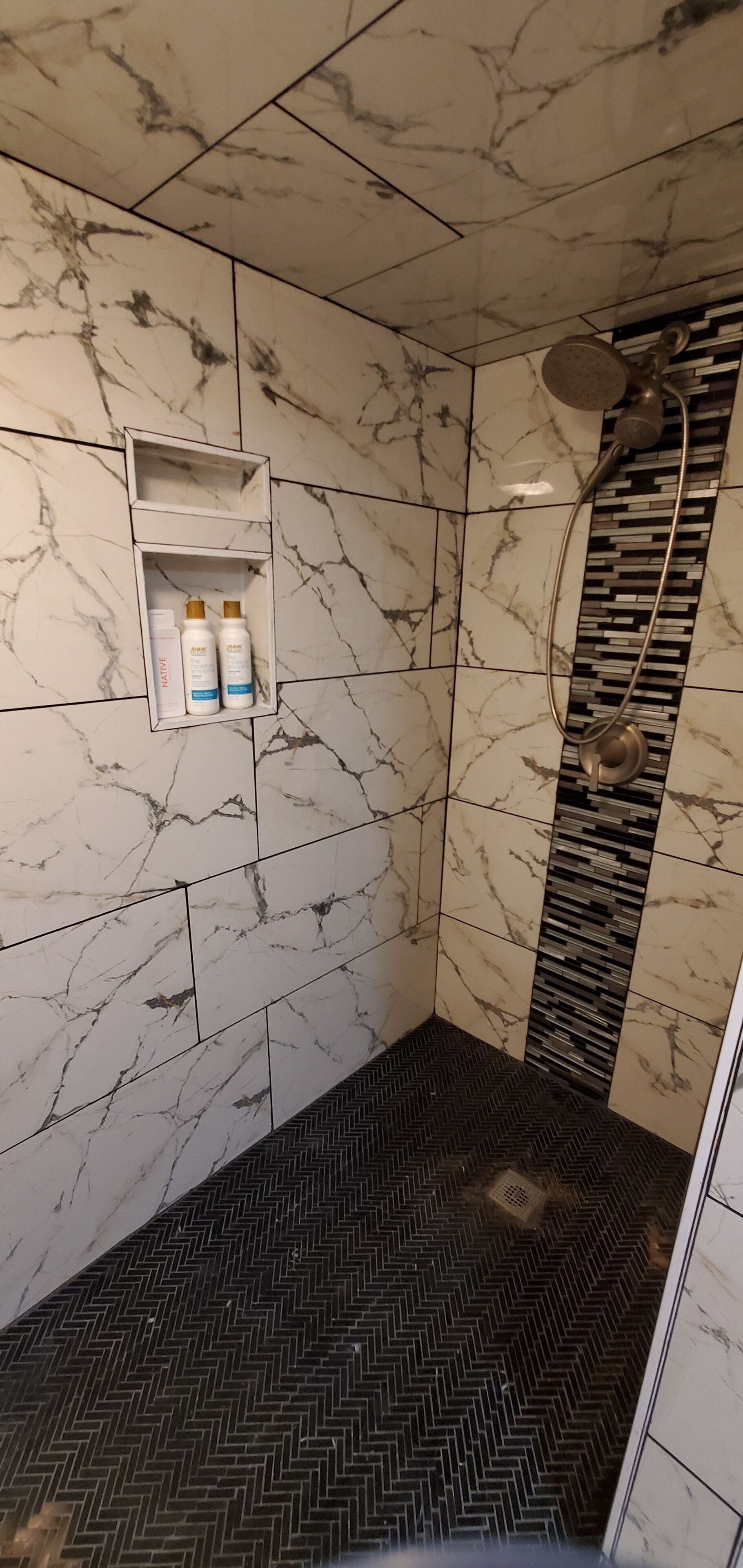 Dusche, Handtücher, Seife, Shampoo
