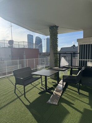 Outdoor dining - Elegant, intimate and bright apartment with terrace on CityLife (Milano)