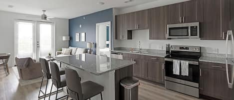 Leilighet (2 Bedrooms) | Eget kjøkken | Kjøleskap, mikrobølgeovn, ovn og kokeplater