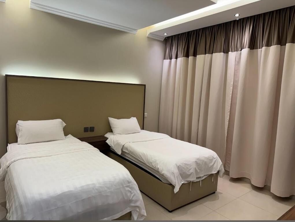 Safe på rommet, blendingsgardiner, lydisolert og wi-fi (inkludert)