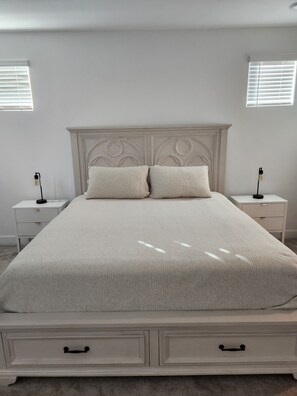 4 bedrooms, iron/ironing board, WiFi, bed sheets - Casa Limpia Tucson! (Tucson)