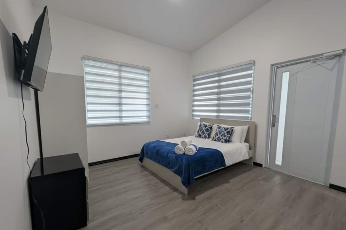 Apartemen | Ruang kerja ramah laptop, setrika/meja setrika, dan Wi-Fi gratis