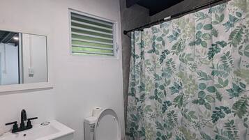 Studio (06) | Bathroom | Shower, free toiletries, hair dryer, towels